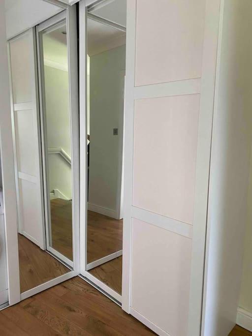 شقة Contemporary Duplex - Private Patio & Parking ستوكبورت المظهر الخارجي الصورة