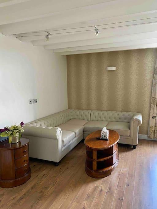 شقة Contemporary Duplex - Private Patio & Parking ستوكبورت المظهر الخارجي الصورة