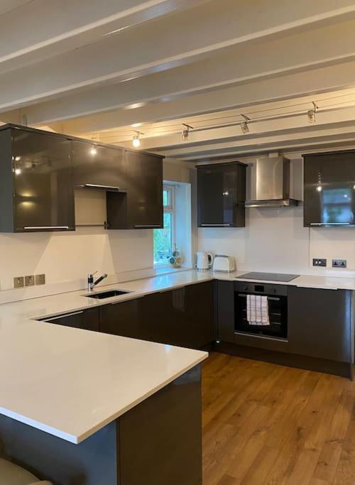 شقة Contemporary Duplex - Private Patio & Parking ستوكبورت المظهر الخارجي الصورة